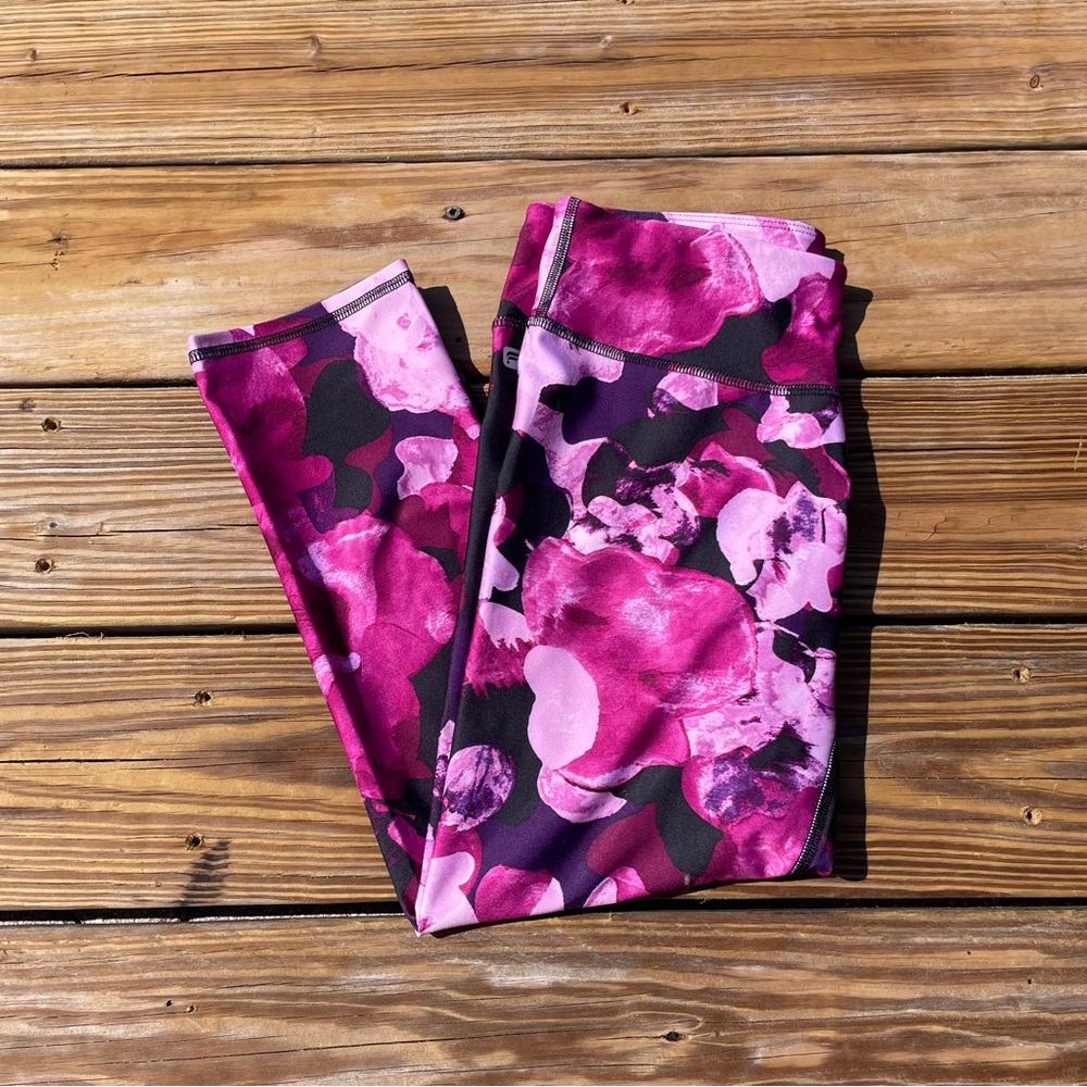 Fabletics Salar Capri Active Rose Night Print Leggings